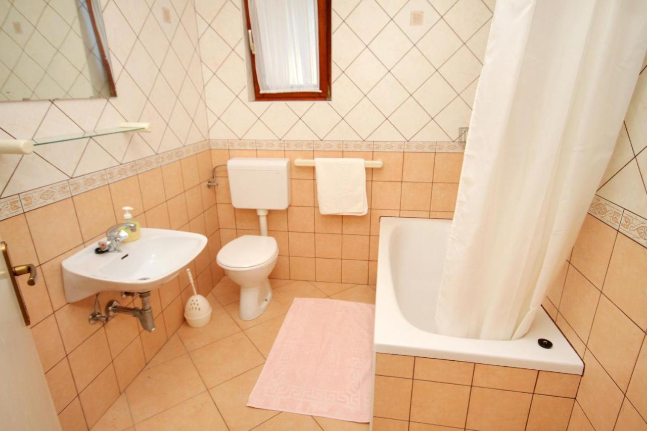 Apartments With A Parking Space Novi Vinodolski - 5587 Екстериор снимка